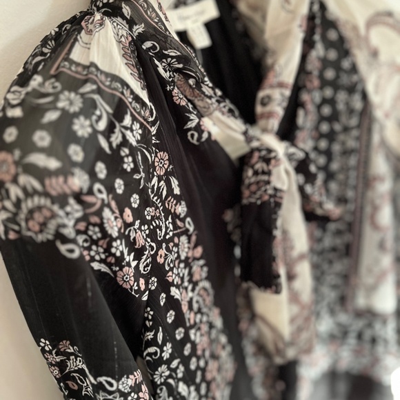 Chiffon Blouse with Print and Bow - Picture 4 of 9